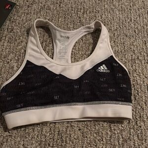 Women’s sports bra